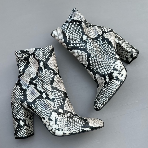 COPY - Aldo snakeskin chunky heel boots size 8.5 - Picture 2 of 6